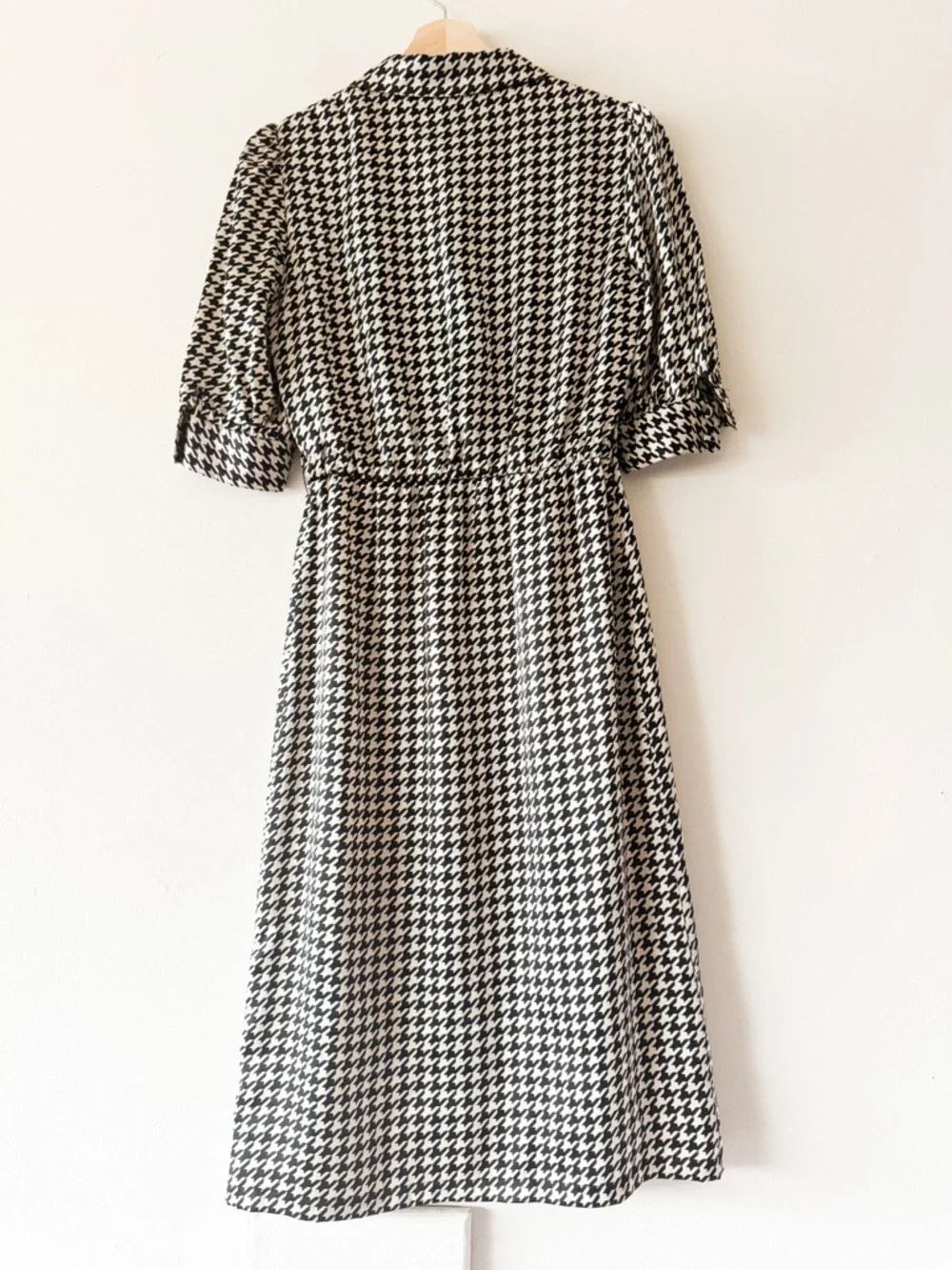 BCBG Paris 100% Silk Black & Cream Houndstooth Shirt Dress Size 2 - Picture 2 of 6
